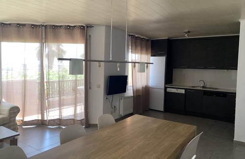 Torredembarra Apartment | Beachfront Apartment with Sea View, 3 BR, A/C, Pool & Parking - Torredembarra