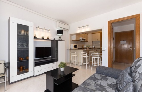 Vilafortuny Apartment | Beachfront Apartment for 4 people with Air Conditioner - UHC TXINGUDI 139