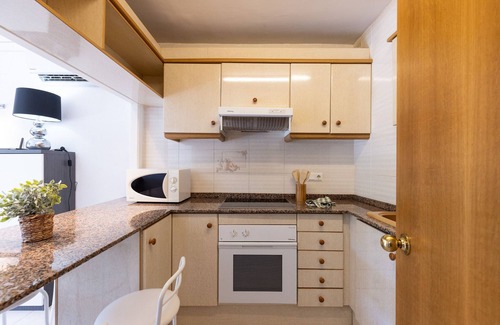 Vilafortuny Apartment | Beachfront Apartment for 4 people with Air Conditioner - UHC TXINGUDI 139