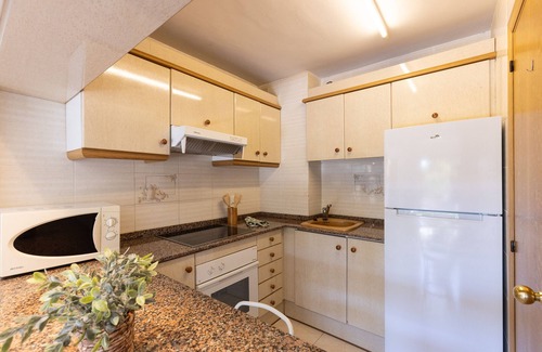 Vilafortuny Apartment | Beachfront Apartment for 4 people with Air Conditioner - UHC TXINGUDI 139