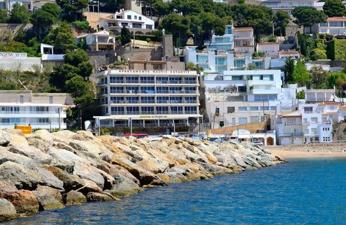 L'Estartit Apartment | Beachfront Apartment in Spain with Pool