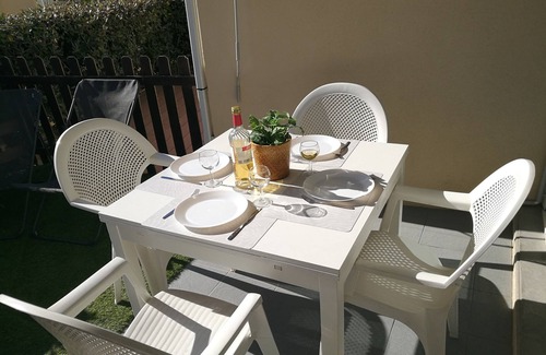 Frontignan Apartment | Beachfront apartment with pool, air conditioning and wifi
