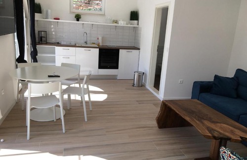 Kobas Apartment | Beachfront Apartment Mo , Prapratno