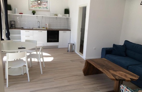 Kobas Apartment | Beachfront Apartment Mo , Prapratno