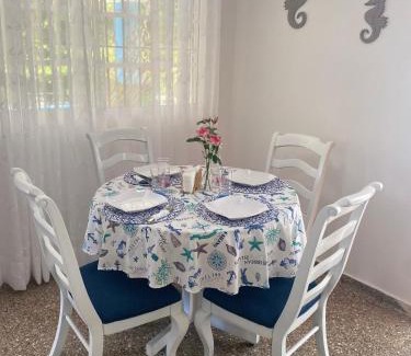 Paraiso Apartment | Beachfront Apartment, Quiet 4 Beds, 1 Bath, AC, Wi-Fi, Hot Water, in Paraiso near Los Patos