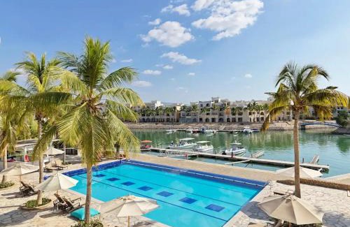 Salalah Apartment | Beachfront Apartment with Pool & Stunning View