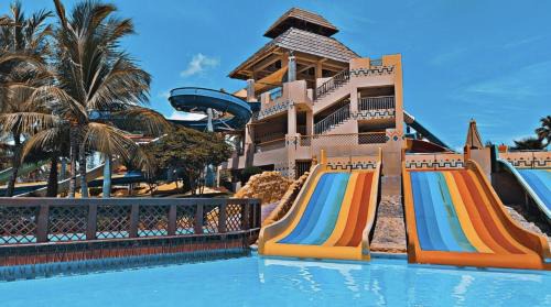 Salalah Apartment | Beachfront Apartment with Pool & Stunning View