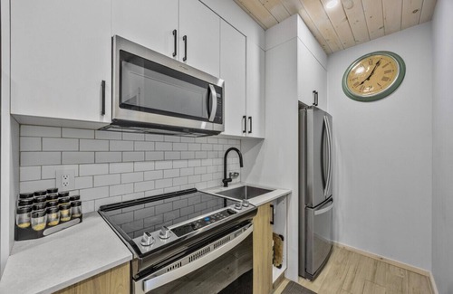 Penetanguishene Apartment | Beachfront Apt-Patio/Huge Beach!