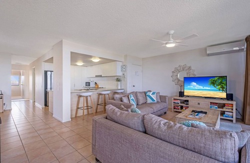 Marcoola Apartment | Beachfront Apt with rooftop spa across from Marcoola Beach