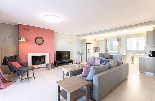 Spata-Artemida House | Beachfront Artemida Retreat - Peony Seabreeze Gem