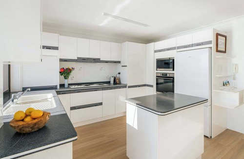Buddina Apartment | Beachfront Beauty in Buddina
