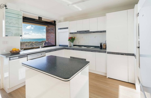 Buddina Apartment | Beachfront Beauty in Buddina