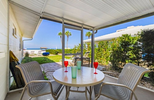 Aloha Kai House | Beachfront - Beachside Escape with Grill, Dining & Views – Perfect for Two! – Aloha Kai #24N