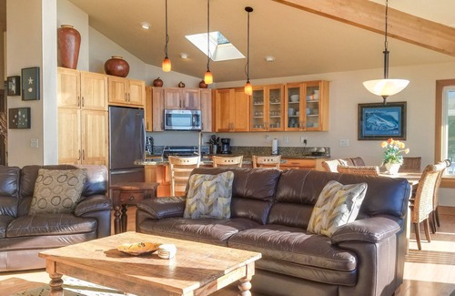 Happy Camp Hideaway House | Beachfront! Beautiful home with amazing views!