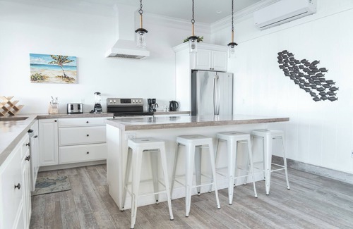 William's Town House | BEACHFRONT! Best Location on Private Lazy River Sand Bar. Always Calm Water!