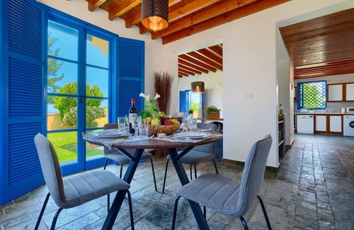 Polis Villa | Beachfront Bliss: 3-Bdr Villa with Private Pool & Stunning Views
