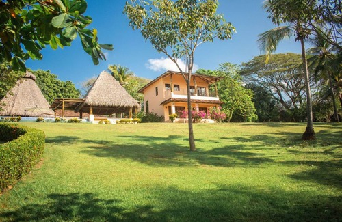 Islita House | Beachfront Bliss! Private Beach and Spa Access. Daily Maid Service.