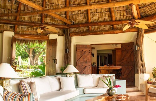 Islita House | Beachfront Bliss! Private Beach and Spa Access. Daily Maid Service.