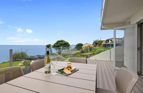 Bell Block House | Beachfront Breeze - sea views for days