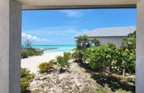 New Bight House | Beachfront Bungalow In Paradise: Papaya Villa