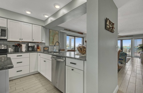 Cocoa Beach Condo | ☀︎ Beachfront Building ☀︎ Beach Chairs ☀︎ Stocked Kitchen ☀︎ 2 Balconies ☀︎WIFI