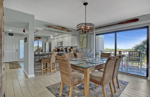 Cocoa Beach Condo | ☀︎ Beachfront Building ☀︎ Beach Chairs ☀︎ Stocked Kitchen ☀︎ 2 Balconies ☀︎WIFI