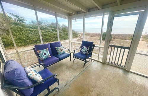 Alligator Point House | Beachfront bungalow with private direct beach access. Sleeps 8. Pet friendly!