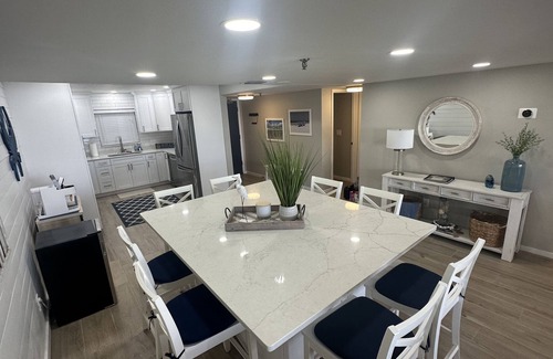 Indian Rocks Beach Condo | Beachfront Condo with Spectacular Gulf Sunsets! Minimum 3-4 month stay Jan-April