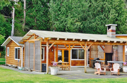 Bells Beach House | Beachfront Cabin on private, secluded Bells Beach 5 minutes from Langley Village