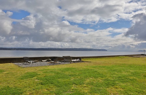 Bells Beach House | Beachfront Cabin on private, secluded Bells Beach 5 minutes from Langley Village