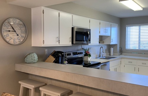 New Smyrna Beach Condo | Beachfront condo*Spectacular views & amenities! *Walk to Flagler!*Updated Unit