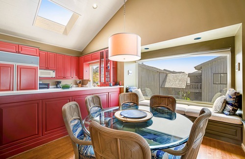Lincoln Beach House | Beachfront Condo w/Amazing Ocean View, Fireplace, Shared Pool, & Tennis