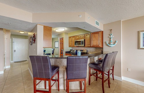 Seawinds Condo Condo | Beachfront Condo with Ocean View Balcony, AC, WiFi, & Shared Pool - Snowbirds OK