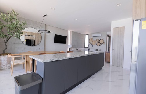 Cerritos Condo | Beachfront Condo With Pool Brand New