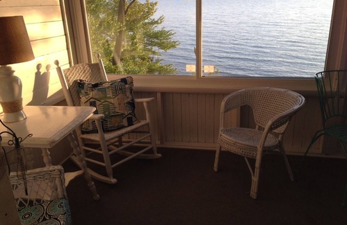 West Olive Cottage | Beachfront Cottage On Lake Michigan! Great Views, Private Setting, Relaxing Days