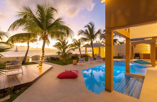 Beacon Hill Villa | BEACHFRONT DESIGN VILLA