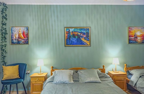Ravda Cabin | Beachfront Double Room in Ravda -Garden with Kitchen and Parking in the Backyard