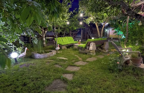 Ravda Cabin | Beachfront Double Room in Ravda -Garden with Kitchen and Parking in the Backyard