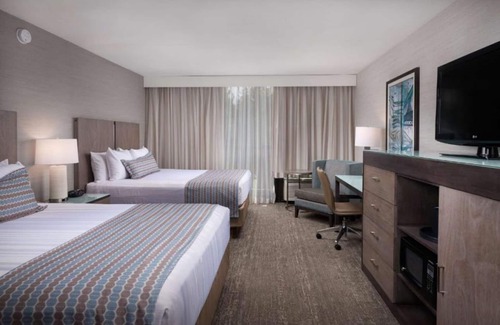 Newport Hotel | Beachfront Escape Along North Coast Highway 101 | Ideal for Family Stay