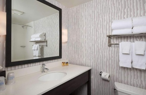 Newport Hotel | Beachfront Escape Along North Coast Highway 101 | Ideal for Family Stay