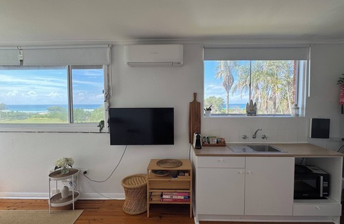 Kiama Downs Apartment | BEACHFRONT ESCAPE Jones Beach Kiama - Direct beach access & great views. RELAX.