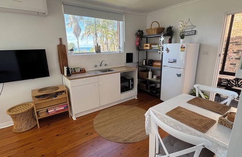 Kiama Downs Apartment | BEACHFRONT ESCAPE Jones Beach Kiama - Direct beach access & great views. RELAX.