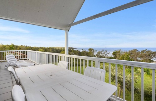Arrawarra Headland House | Beachfront Family Friendly Property at Mullawarra Beach