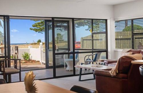 Mount Maunganui Apartment | Beachfront Gem in Mount Maunganui