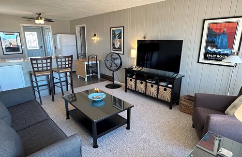 Duluth Apartment | Beachfront Getaway on Park Point - Easy Walking Distance to Canal Park