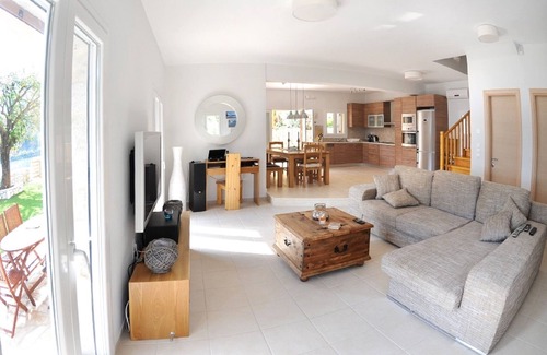 Katokhorion Villa | Beachfront Haven for Total Relaxation