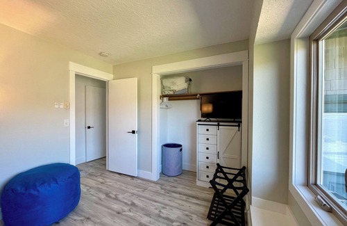 Bayshore House | Beachfront Home! Spacious 3BR/3BA + Private Beach Access! Dogs OK.