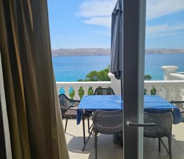 Cesarica Apartment | Beachfront House Amaris