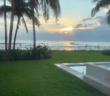 Anton Lizardo Apartment | Beachfront house Private beach Pool 6 people