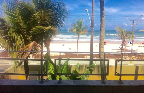 Jardim Virginia House | Beachfront house with 9 suites, 6 of which have new air conditioning.